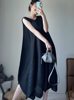 TVTV 空气云朵花苞裙～褶皱廓形黑色重工宽松无袖连衣裙