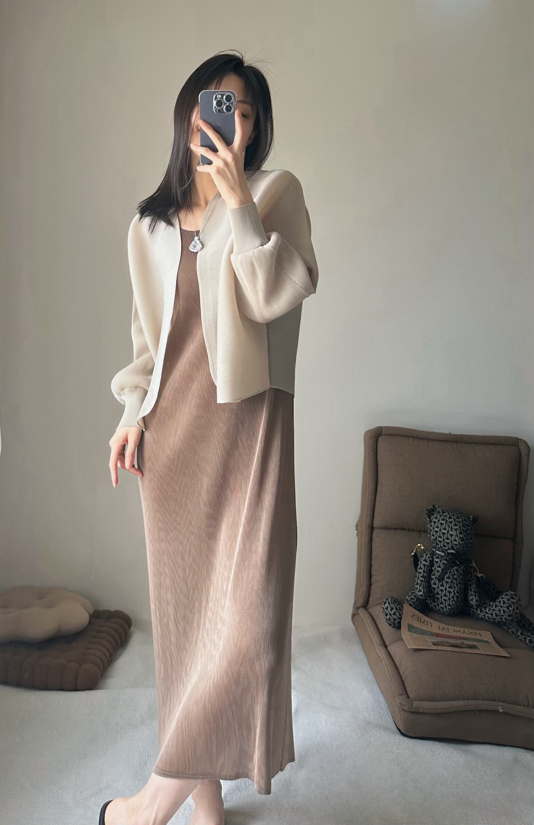 TVTV 豆沙豆沙～褶皱牙签褶米沙卡其棕简约廓形开衫背心裙套装