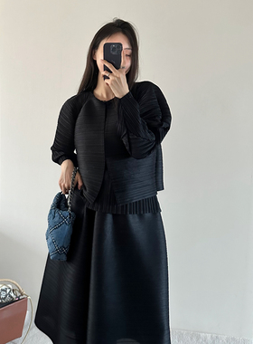 TVTV 游乐园套装～褶皱黑色羊角袖泡泡袖开衫外套廓形半裙