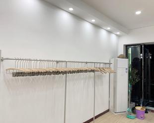 服装 店展示架上墙挂衣架女装 店货架落地不锈钢靠墙架展示架壁挂架