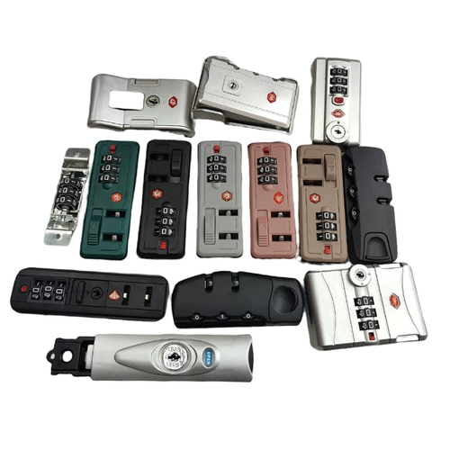 Чемодан, аксессуары, замок, сменная сумка, фиксаторы в комплекте