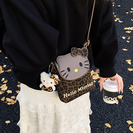 2025新款猫咪手机包hellokitty斜挎包女包小众设计可爱学生小包潮