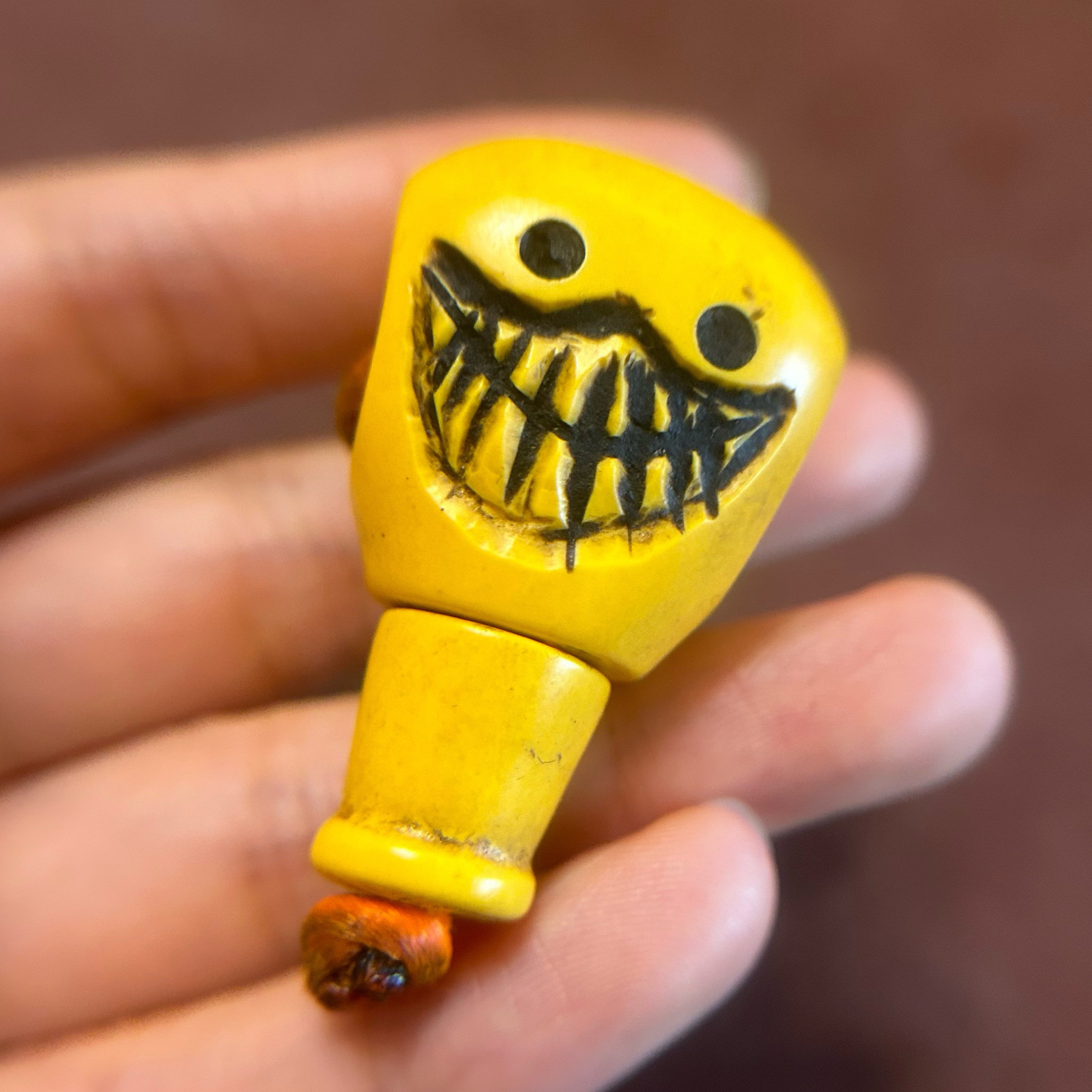 25mm超大尺寸黄色老料器三通尸陀林主阿呆老黄料密胺手串文玩藏传