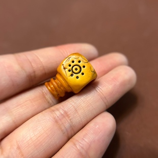 15mm西藏区回流老黄料器大孔道三通佛头咒点藏传文玩配饰件老物件