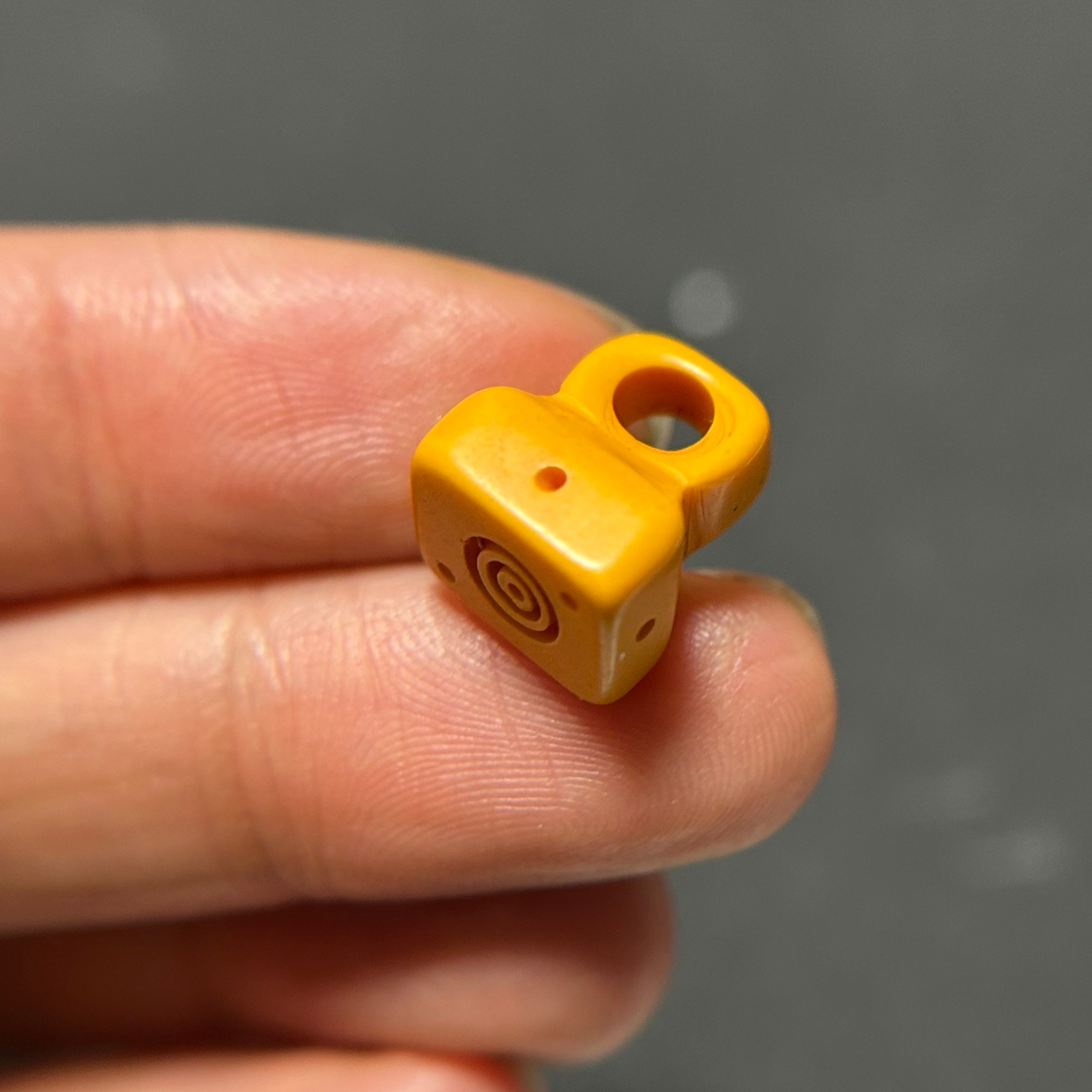 黄色料器迷你咒点小印章西藏传特色手工雕刻文玩配饰吊坠侧挂卡子