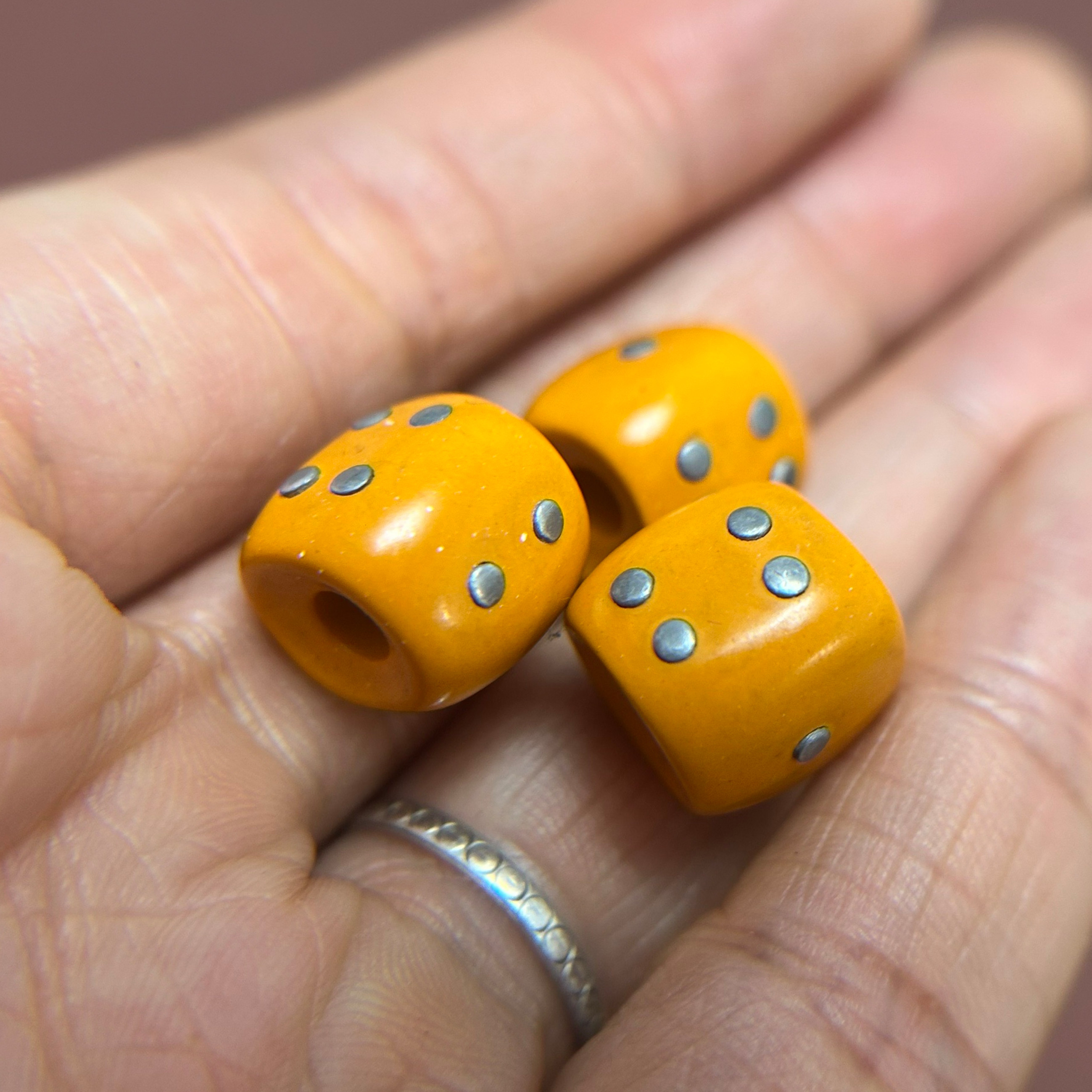 12mm橘黄色料器骰子手工镶嵌金属白铜钉藏传文玩小元素配珠子大孔