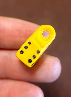 西藏区回流老黄料器迷你印章咒点牌侧挂吊坠藏传文玩手串卡子配饰