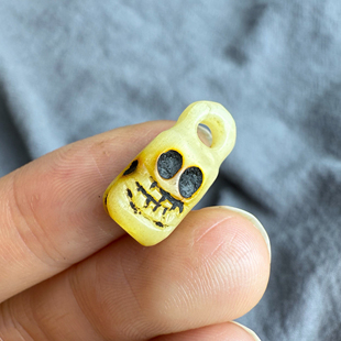 西藏黄白色地方玉石雕刻尸陀林阿呆骷髅头铃铛木鱼藏传文玩手串