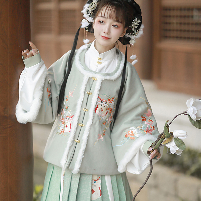 秋冬款冬日加厚初中生礼服女汉服