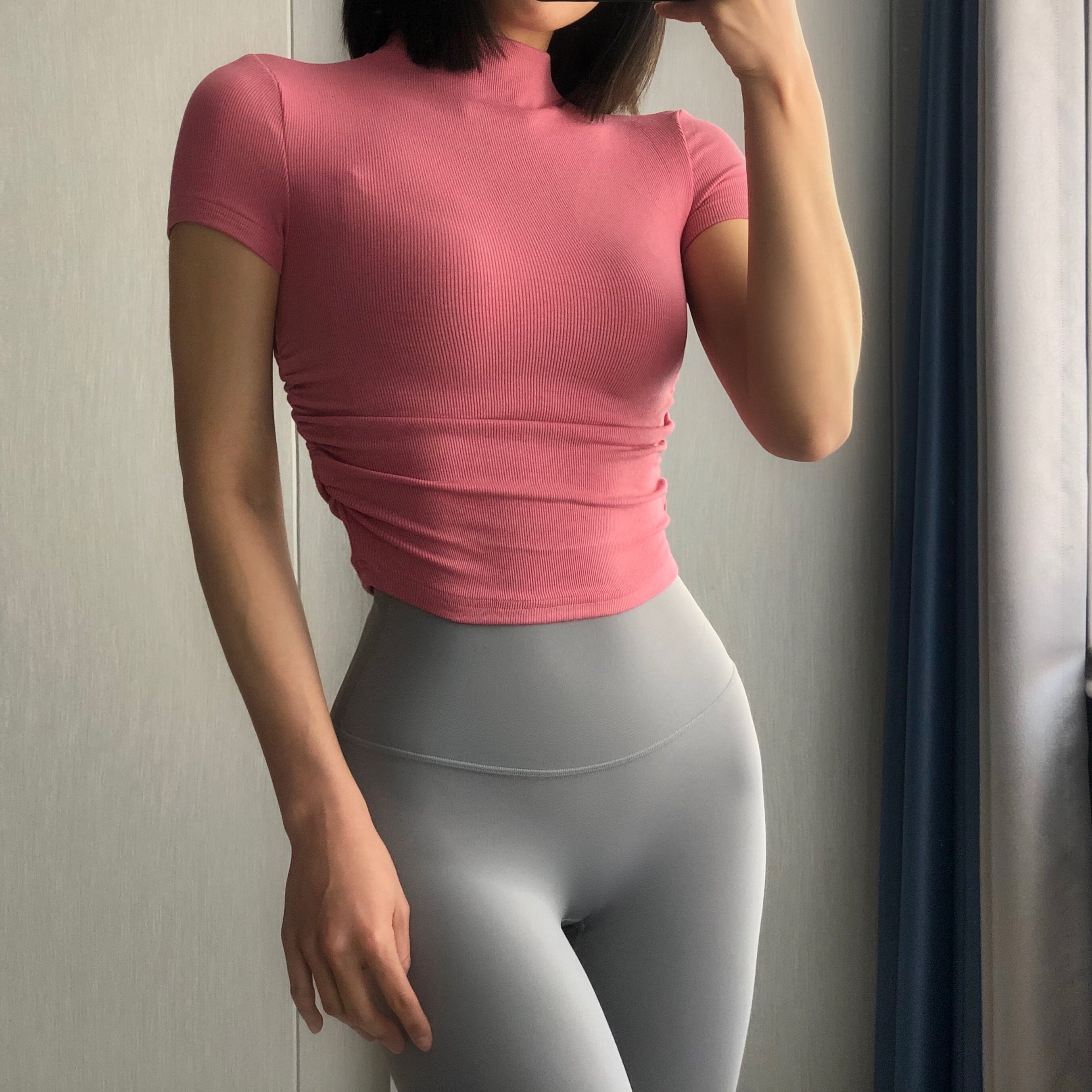 欧美小高领彩色紧身运动上衣女圆弧下摆褶皱短袖健身服瑜伽T新款