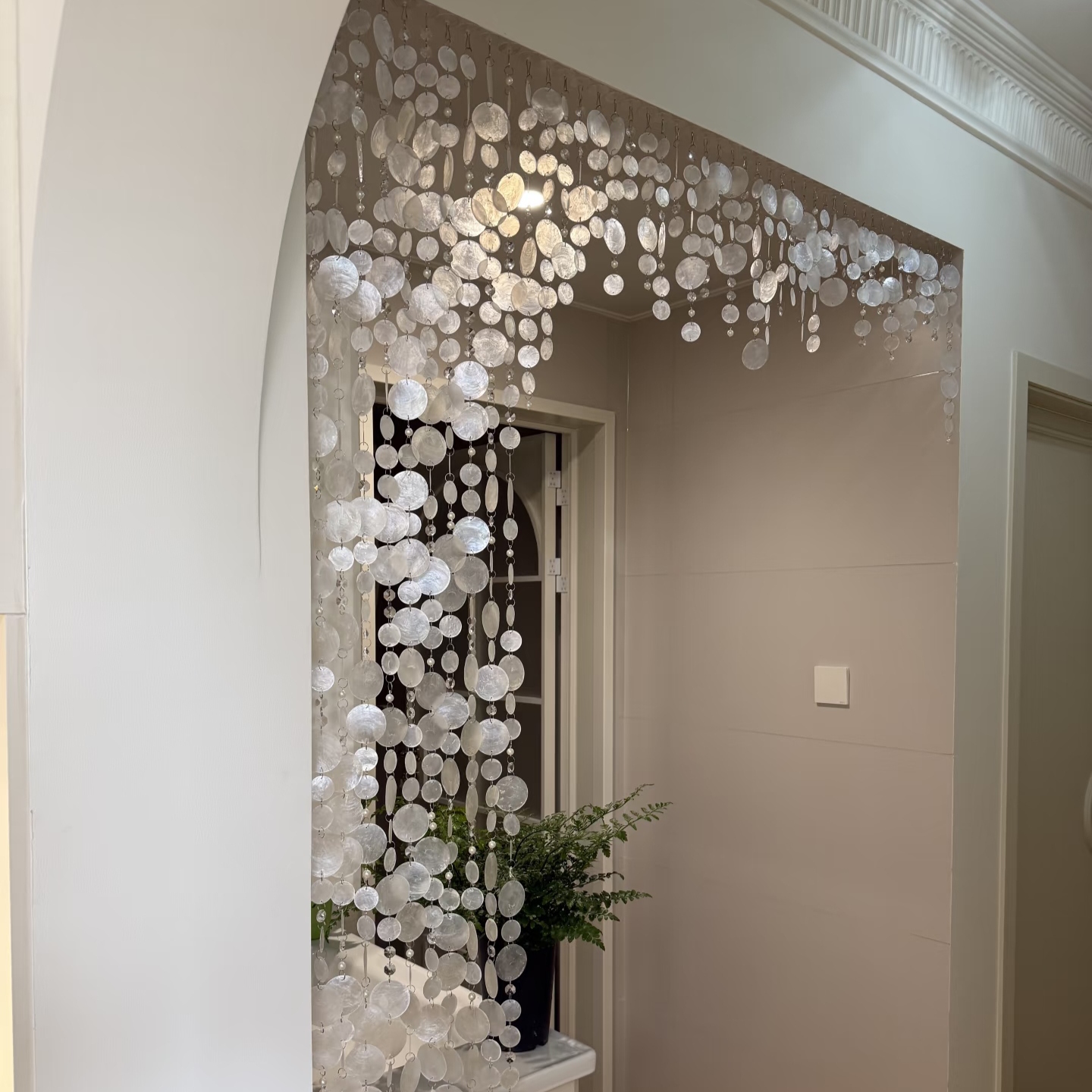 新款贝壳隔断帘仿珍珠水晶珠帘卫生间玄关客厅帘子氛围感挂帘ins