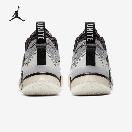 耐克男士中帮运动耐磨篮球鞋