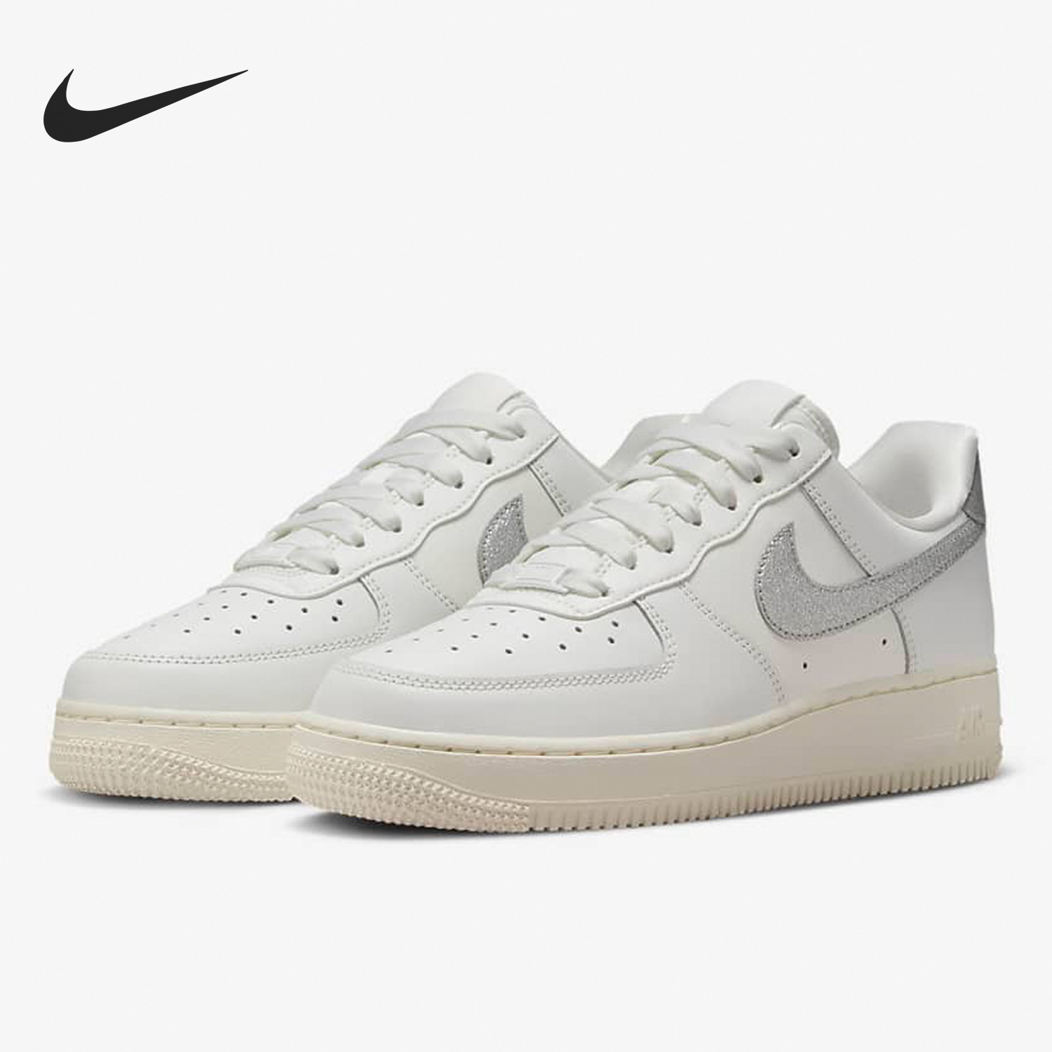 耐克女子空军一号低帮板鞋