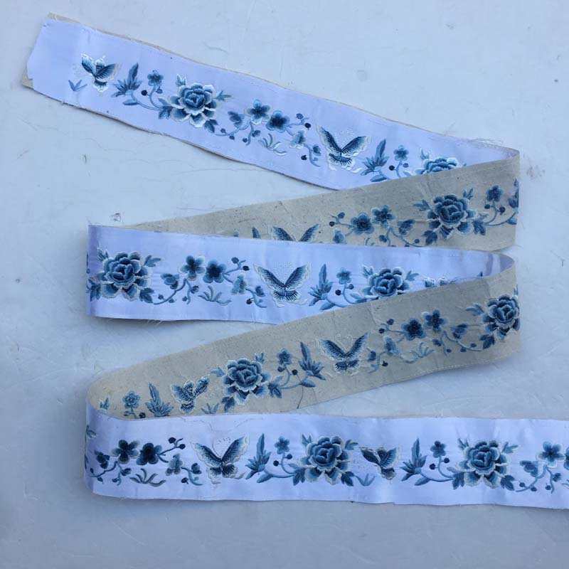 花瓷缎子绣条花边服装非遗青刺绣牡丹图案女款长袍辅料