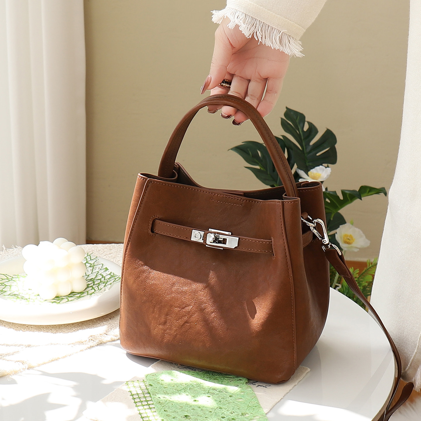 水桶包女2026新款时尚锁扣手提斜挎包高级感上班通勤女包