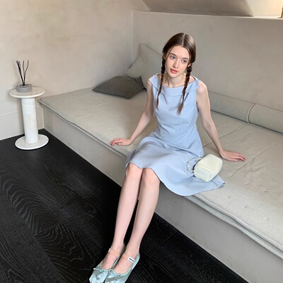 果核宇宙荷叶边亚麻收腰连衣裙