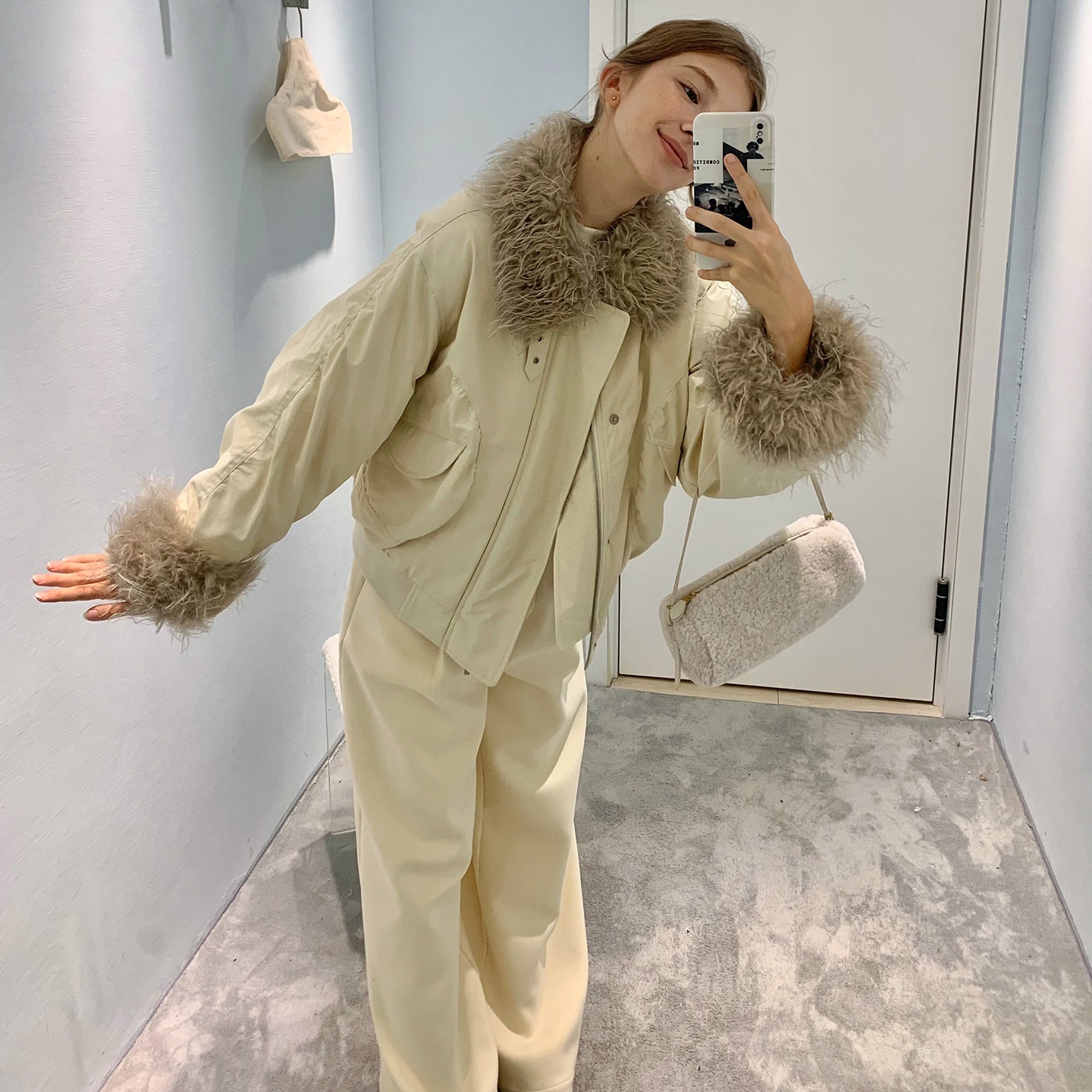 果核宇宙复古工装撞色毛领羽绒服