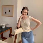 COSMOS 夏日轻甜 法式 KERNEL 清新小碎花甜美U领三粒扣短袖 上衣