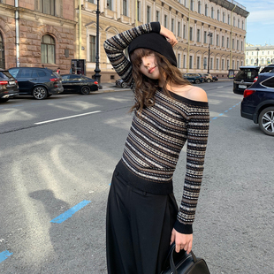 KERNEL COSMOS 暖秋咖啡屋 复古时髦腔调撞色提花一字领毛衣上衣