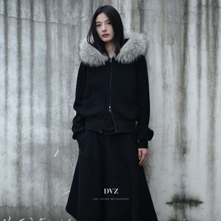 DVZ高品质2025冬季时尚休闲连帽毛毛拼接加绒卫衣保暖外套女上衣1