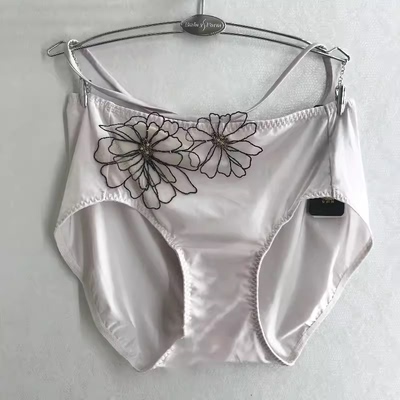 安莉芳蕾丝文胸配套内裤