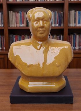 毛主席东方红陶瓷雕塑摆件回忆