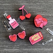 鞋 配饰正品 花crocs鞋 装 扣卡通diy红色爱心恋人 新款 饰配件鞋 洞洞鞋