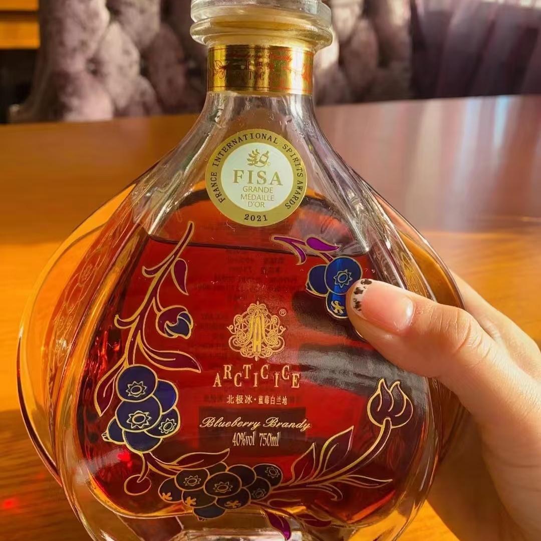 北极冰野生蓝莓白兰地蒸馏酒东北特产750ml /瓶送礼精美礼盒包装