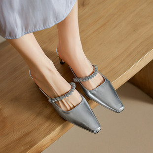恋步鞋城 气质女人2024新款小粗跟真皮百搭中跟包头拖仙女凉鞋女