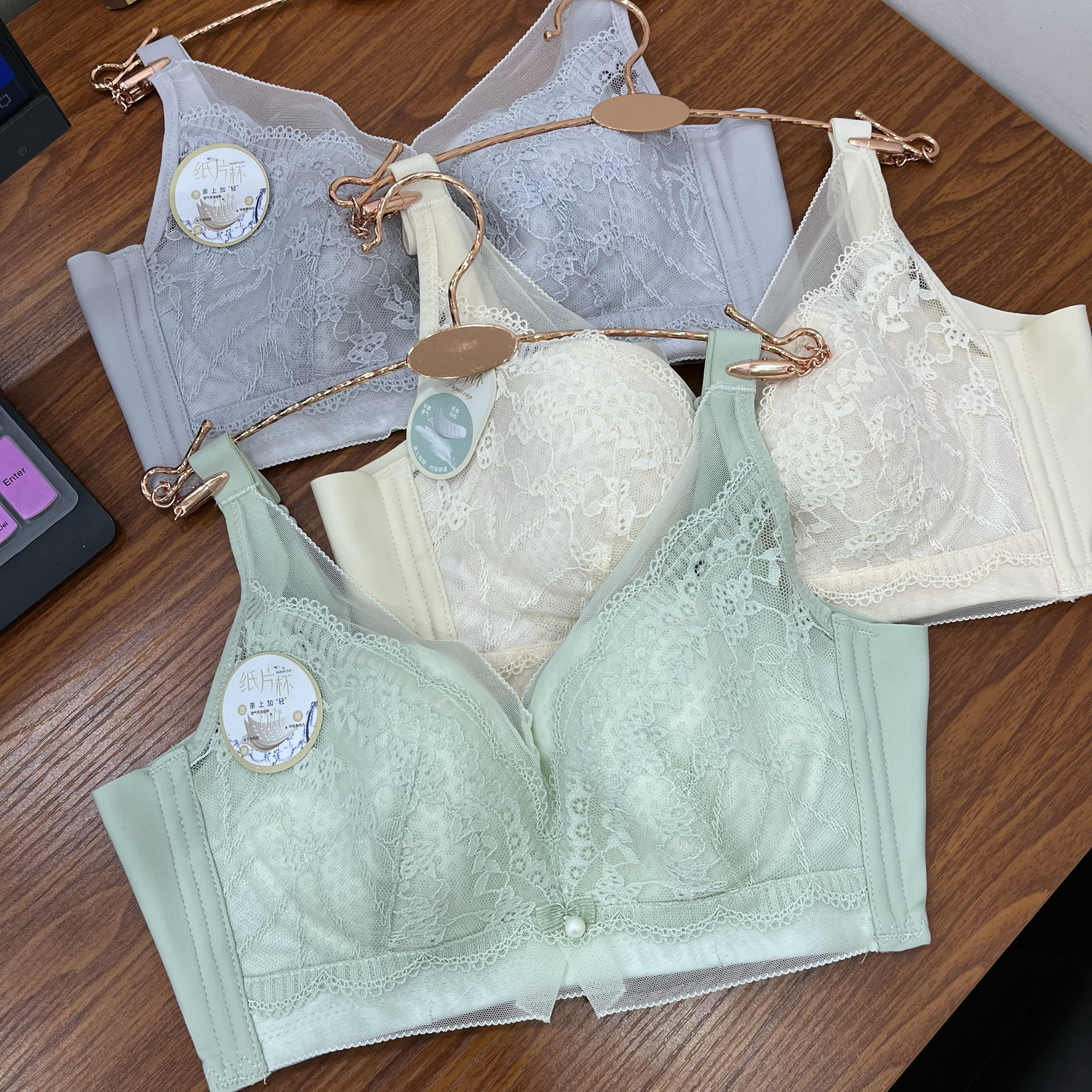 夏季薄款内衣大胸显小收副乳调整型防下垂聚拢性感女士文胸无钢圈