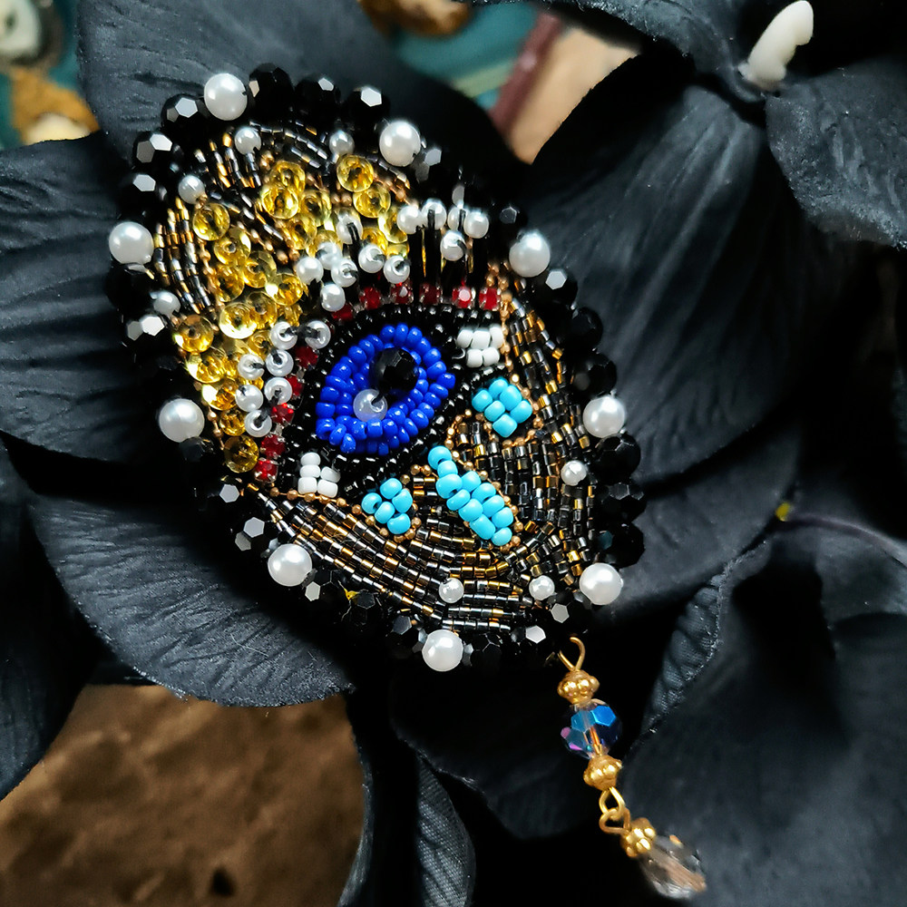 手作胸针女恶魔之眼珠绣胸针设计师款创意小众低调日常复古高级