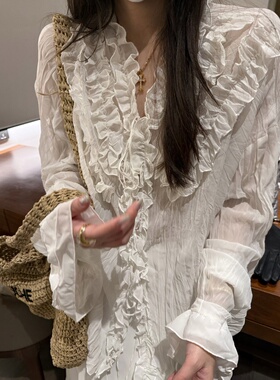 2026春季韩版时尚百搭V领白色花边长袖衬衫女宽松显瘦蕾丝衫上衣