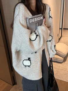 2026秋冬新款立体小羊刺绣毛衣开衫女宽松慵懒风软糯针织外套上衣