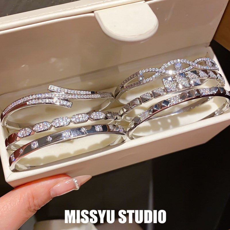 双层手饰欧美手镯轻奢精致奢华高级感蝴蝶结手环!女通勤开口锆石