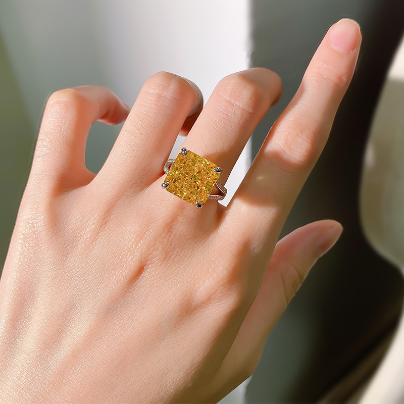 经典款珠宝2024新款925银12*12正方黄钻高碳钻戒指时尚简约戒指环