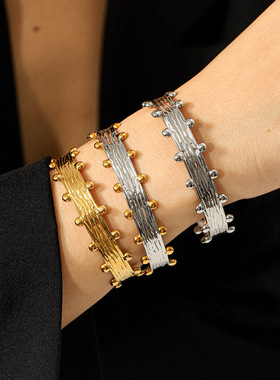 欧美法式复古褶皱金豆豆开口手镯高级感不锈钢镀金镯子钛钢不掉色