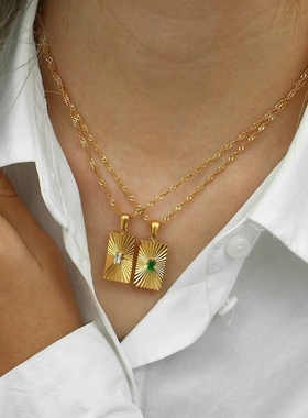 欧美摩登复古流行矩形项坠饰品 不锈钢镀18K金色纹路牌子锆石项链