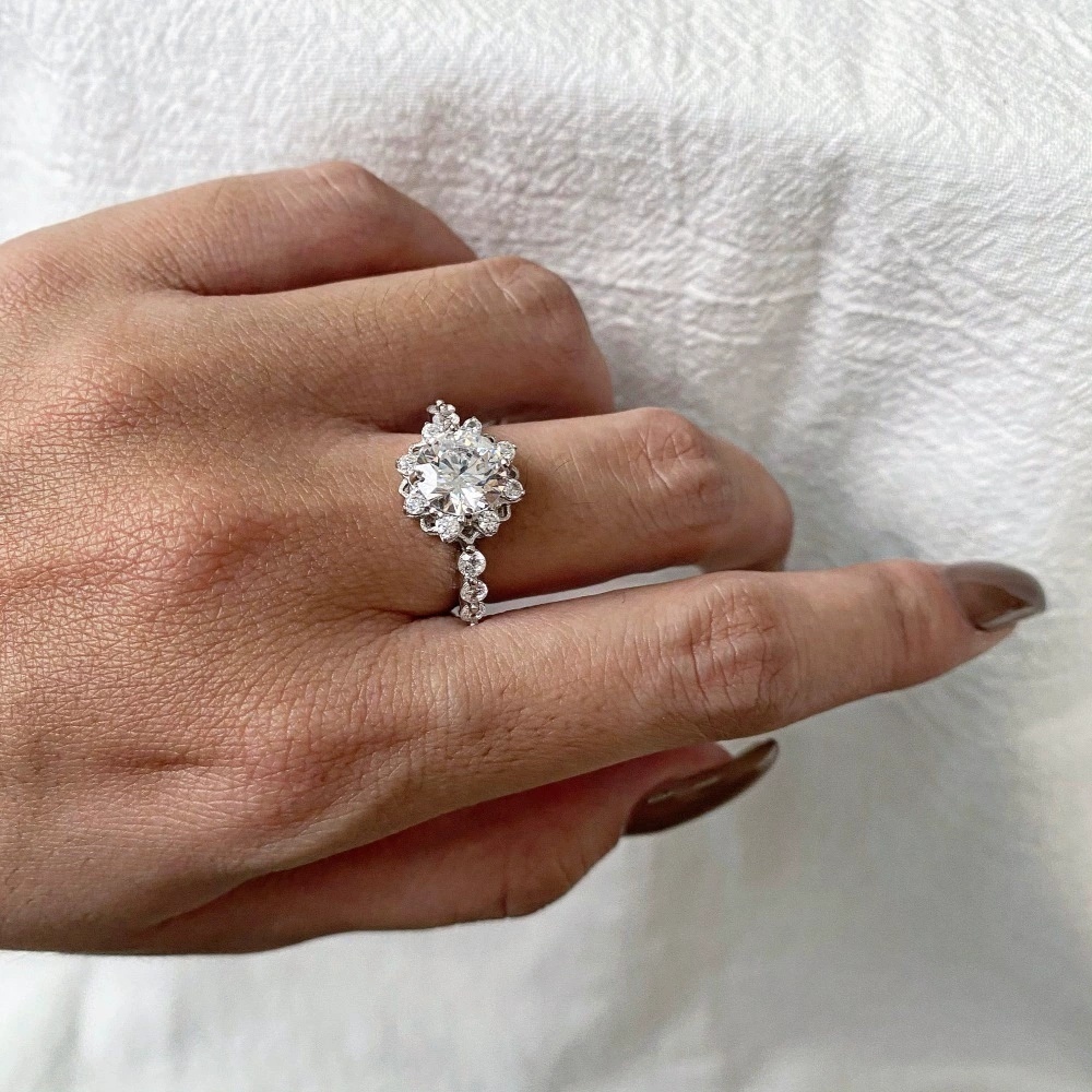 2024新款S925纯银戒指女太阳花朵仿真钻戒