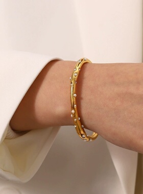 INS摩登新款百搭钛钢手镯18K镀金珍珠锆石交叉镶嵌手环女式手饰