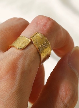 18K镀金可调节不锈钢戒指皱纹摩登珠宝手戒指女式百搭小众INS戒指