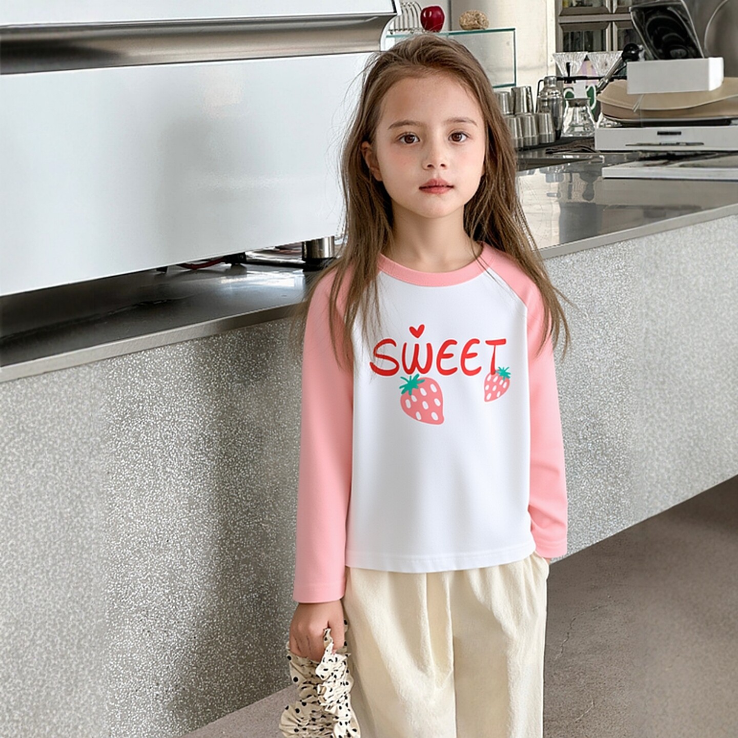韩版品牌童装2026春季新品女童纯棉T恤长袖儿童打底衫草莓印花ins