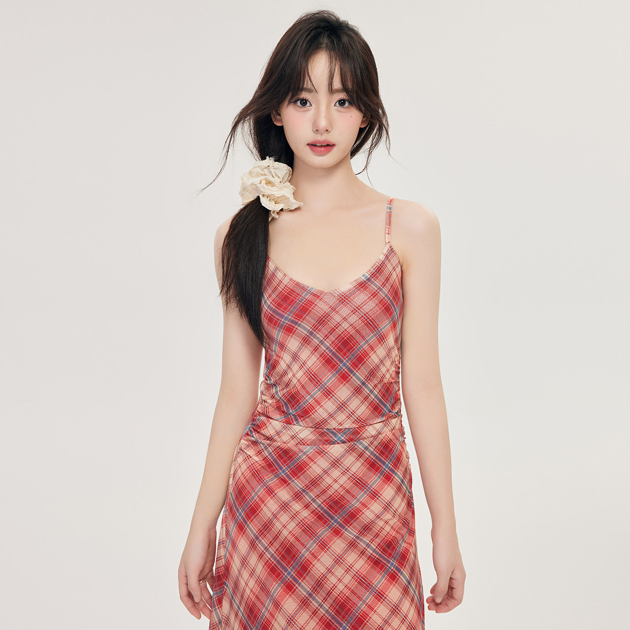 小清新显瘦法式气质粉色格纹连衣裙2024新款女夏季温柔风吊带裙