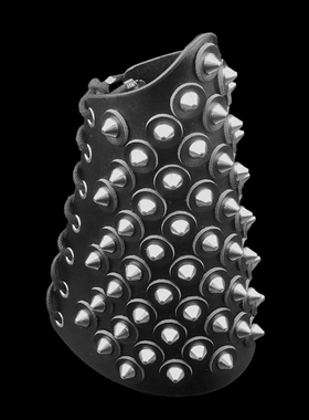 夸张系绳子黑色皮质圆盘银色圆锥伞形铆钉赛博朋克手链手镯大手带