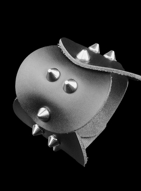 层次感朋克超宽圆盘连环铆钉手环