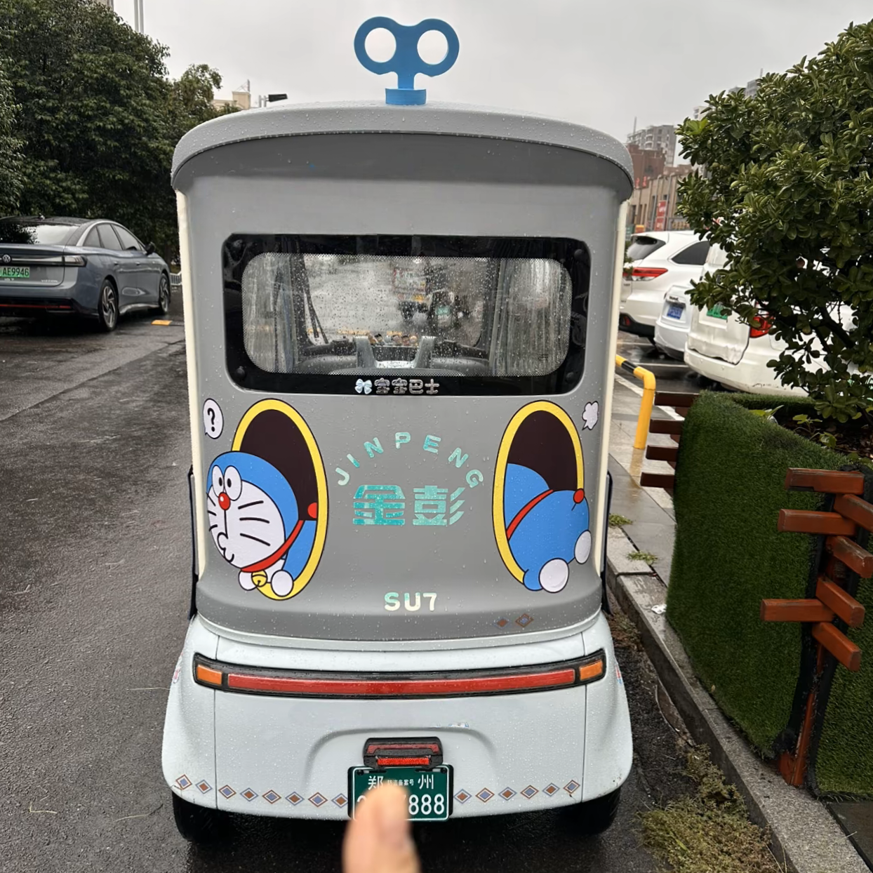 电动三轮车装饰用品小配件改造神器哆啦a梦车贴机器猫后面装饰贴