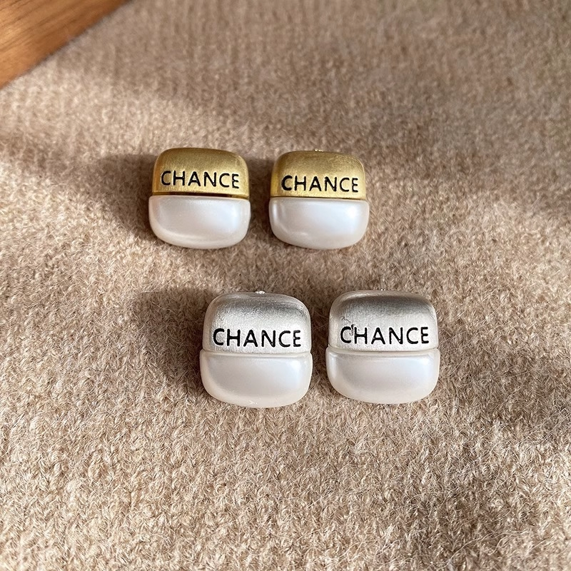 新款拉丝金属几何字母耳钉女高级感百搭耳环时尚气质金色耳饰女