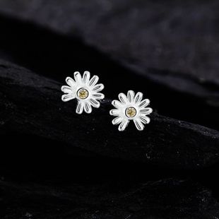 S999纯银足银雏菊花瓣耳钉女新款 耳环轻奢高级感气质大气银耳饰品