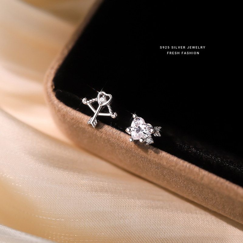 S925纯银爱心丘比特之箭耳钉女不对称简约ins个性百搭耳骨钉