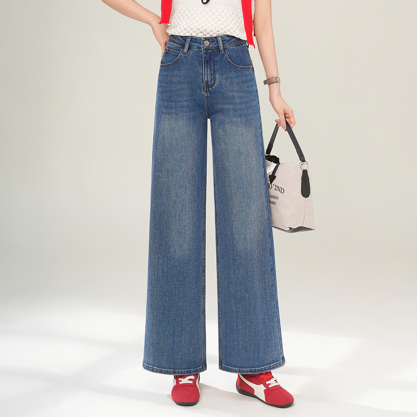 浅蓝色复古阔腿牛仔裤女2026春夏新款高腰显瘦慵懒休闲弯刀直筒裤