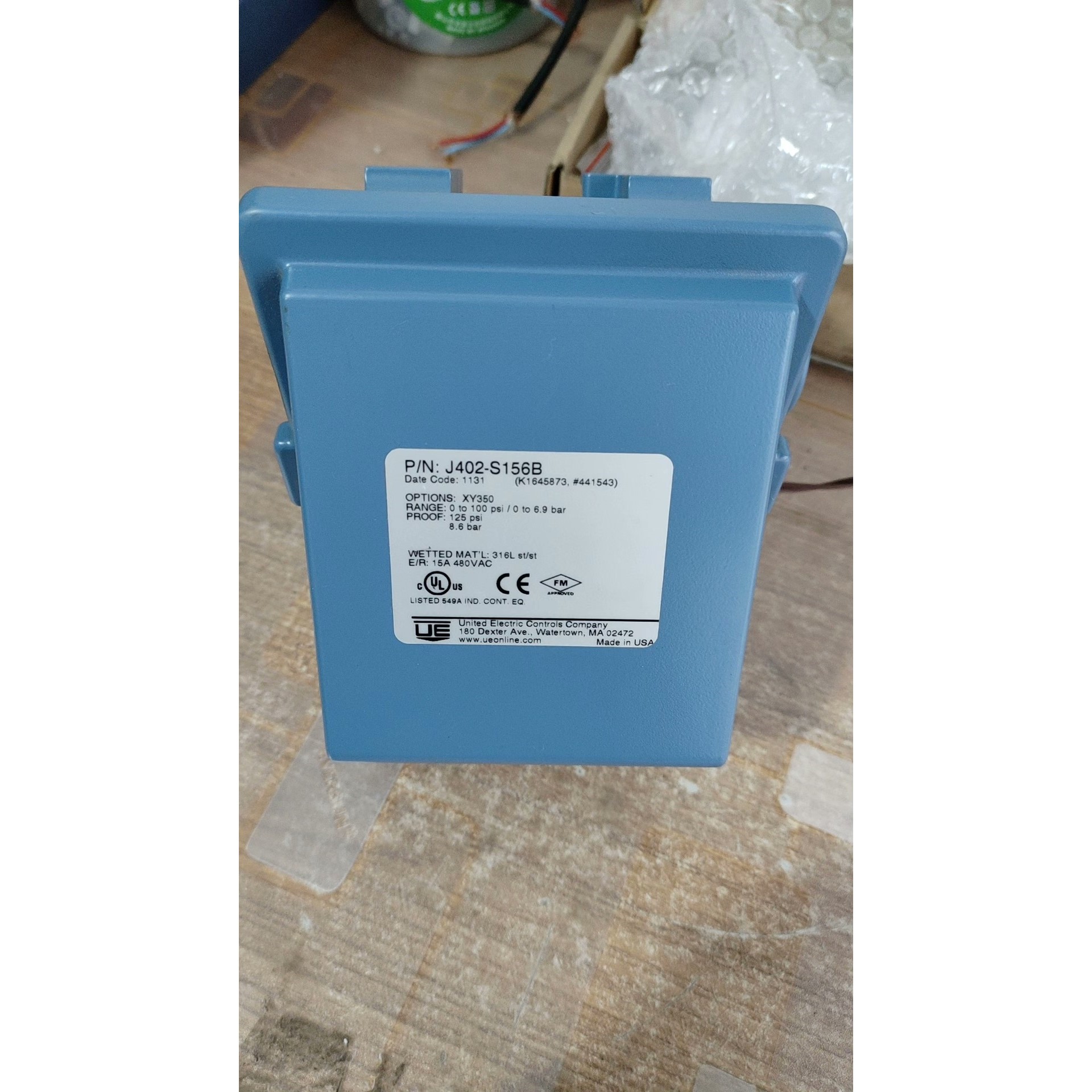 美国uE民力压力开关J402一S156B   3台全新180